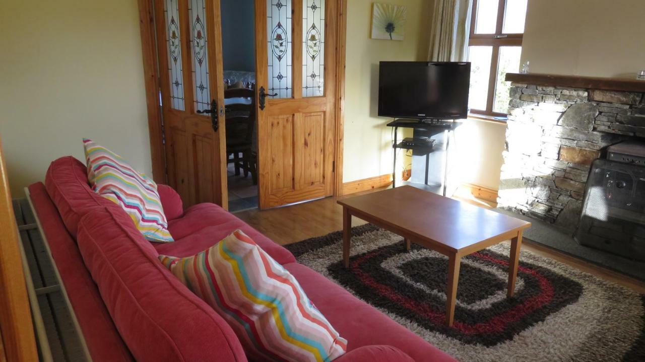 Heatherhill Farm Cottage In Letterfrack Beside Connemara National Park Buitenkant foto
